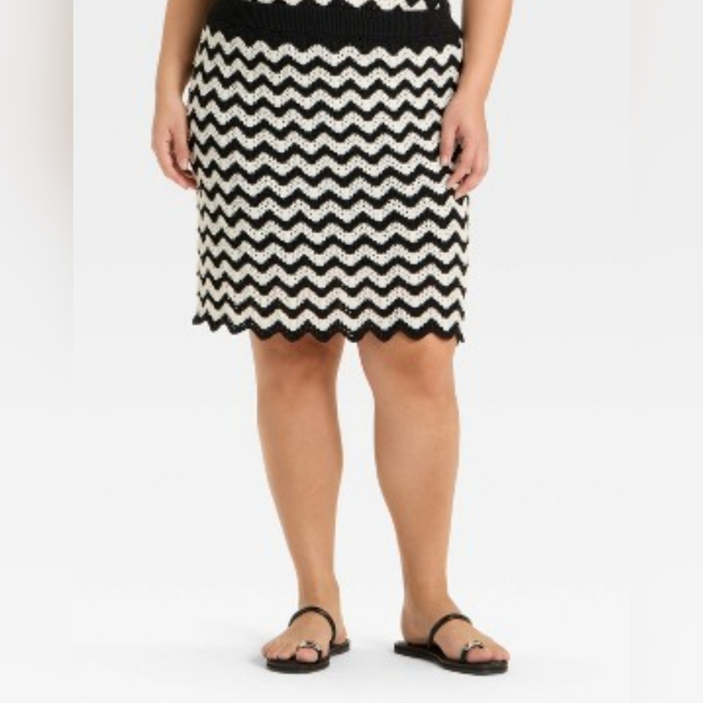 AvA & viv NWT Textured Knit Skirt with Wavy Stripes, Black and White, Size 3X.